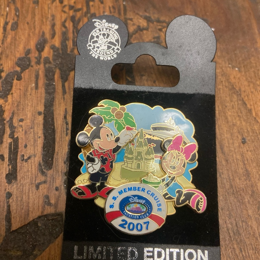 Limited Edition Mickey Minnie Cruise Pin 2007 Vacation Club